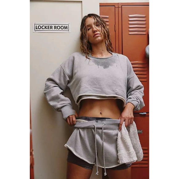 FP Movement Tops - $128 NWT FP Movement Free Spirit Crop Sweatshirt Womens M Grey Raw Hem Pullover